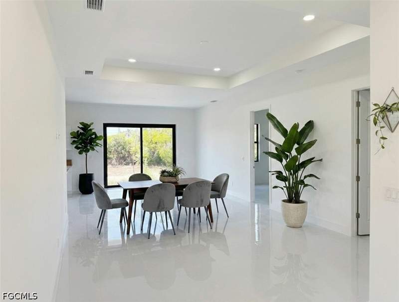 4 bedroom SingleFamilyResidence at 2725 Embers Pkwy W, Cape Coral, Cape Coral — photo 4
