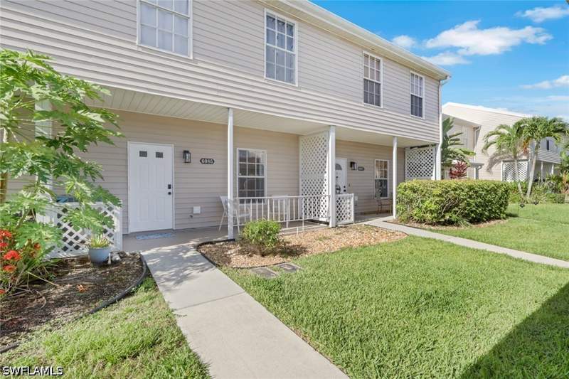 3 bedroom Townhouse at 6085 Lake Front Dr, Island Park Woods, Fort Myers — photo 2