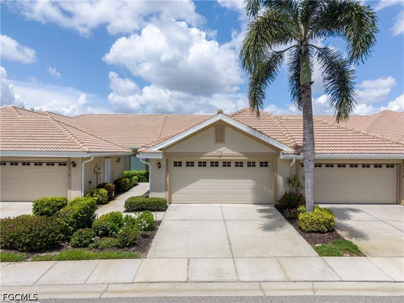2 bedroom Attached at 20911 Calle Cristal Ln 3, Herons Glen, North Fort Myers — photo 2