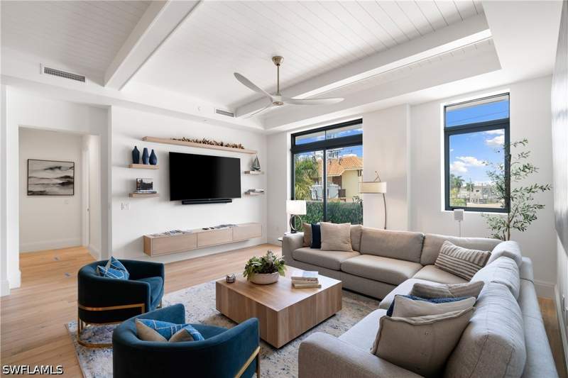 3 bedroom Condominium at 875 6th Ave S 304, Olde Naples, Naples — photo 4