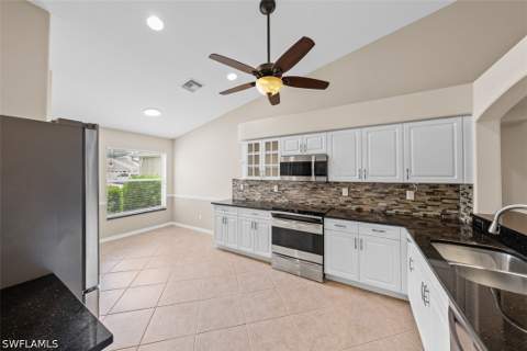 8471 Ibis Cove Cir M677, Naples FL - photo 6 of 28