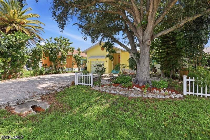 3 bedroom SingleFamilyResidence at 224 Benson St, Trail Acres, Naples — photo 3