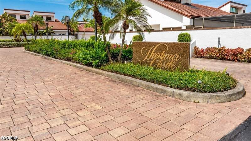 3 bedroom SingleFamilyResidence at 5501 Harbour Castle DR, HARBOUR CASTLE, Fort Myers — photo 1