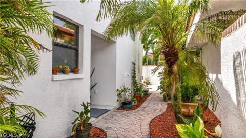 5501 Harbour Castle Dr, Fort Myers FL - photo 9 of 49