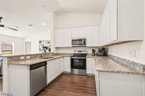 318 NW 4th St, Cape Coral FL - photo 12 of 37