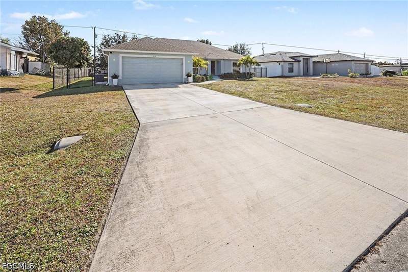 4 bedroom SingleFamilyResidence at 318 NW 4th St, Cape Coral, Cape Coral — photo 3