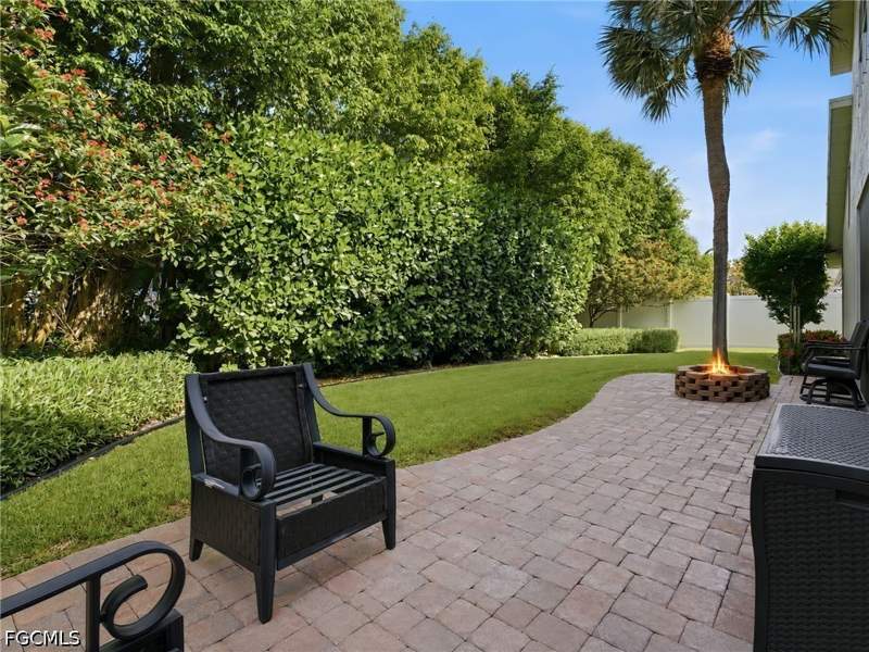 4 bedroom SingleFamilyResidence at 193 Skipping Stone Ln, Pebblebrooke Lakes, Naples — photo 2