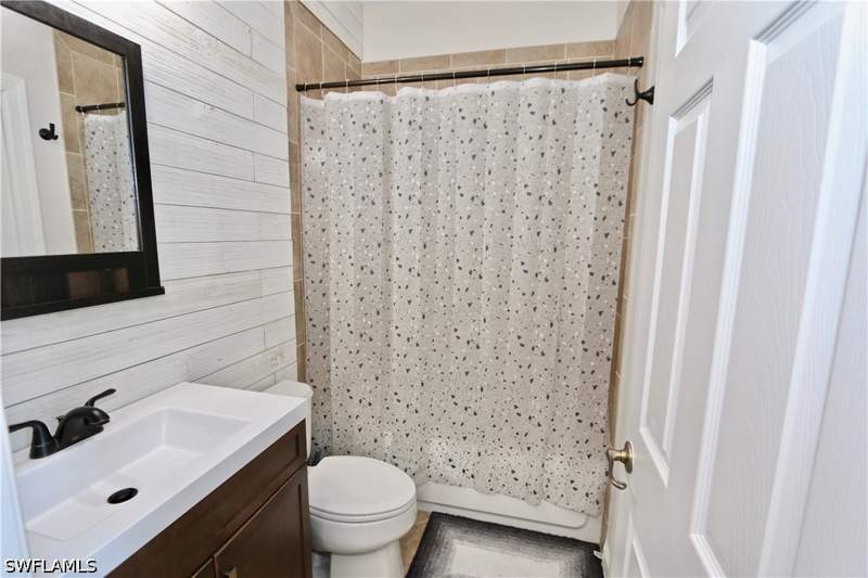 5 bedroom SingleFamilyResidence at 15578 Vallecas Ln, Delasol, Naples — photo 5