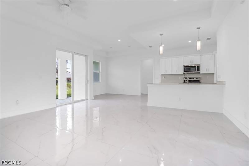 3 bedroom SingleFamilyResidence at 2933 Van Buren Pkwy, Cape Coral, Cape Coral — photo 4
