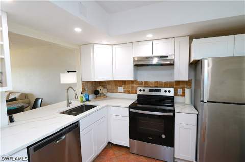 1004 Manatee Rd H202, Naples FL - photo 6 of 30