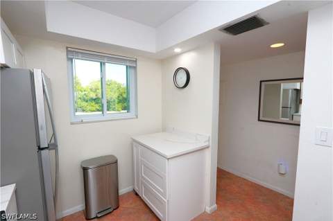 1004 Manatee Rd H202, Naples FL - photo 7 of 30