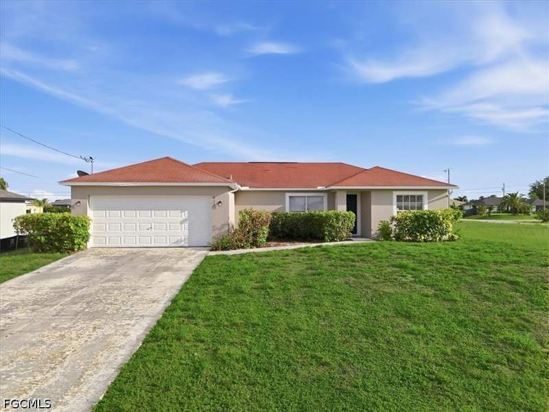 3 bedroom SingleFamilyResidence at 422 NW 11th Ter, Cape Coral, Cape Coral — photo 2