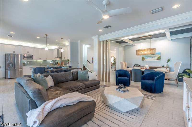 5 bedroom SingleFamilyResidence at 4347 Aurora St, Stonecreek, Naples — photo 4