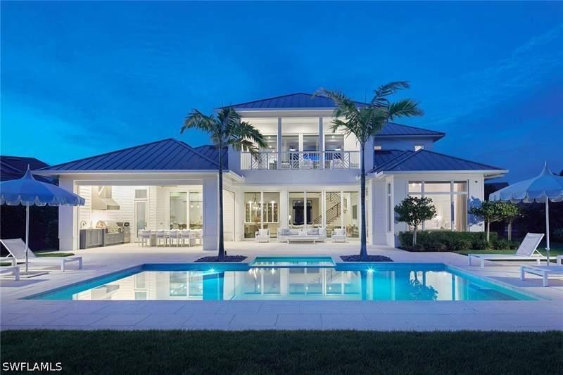 5 bedroom SingleFamilyResidence at 16764 Enclave Cir, The Enclave Of Distinction, Naples — photo 3