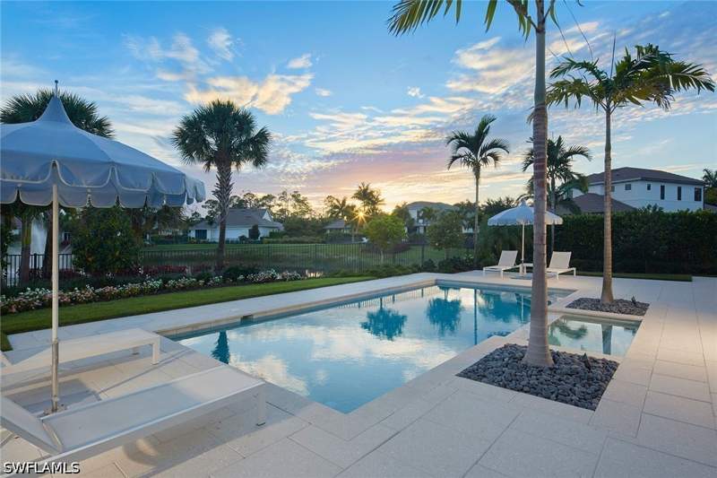 5 bedroom SingleFamilyResidence at 16764 Enclave Cir, The Enclave Of Distinction, Naples — photo 4