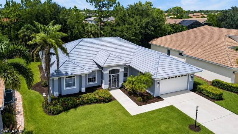 3 bedroom SingleFamilyResidence at 25020 Divot Dr, Sir Michaels Place, Bonita Springs — photo 3