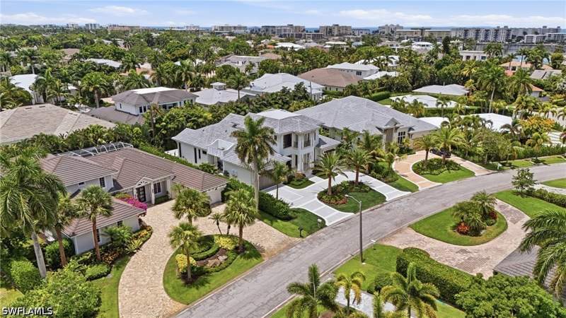 4 bedroom SingleFamilyResidence at 636 Fountainhead Ln, Park Shore, Naples — photo 2