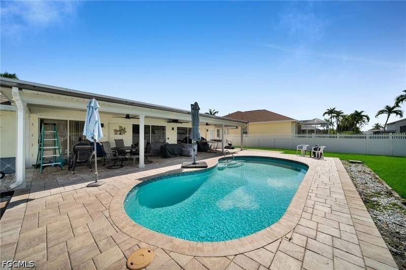 3 bedroom SingleFamilyResidence at 1220 SW 54th Ln, Cape Coral, Cape Coral — photo 2