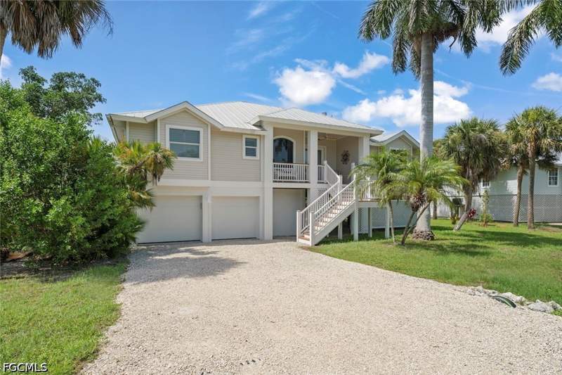 3 bedroom SingleFamilyResidence at 1858 Farm Trl, Island Woods, Sanibel — photo 2