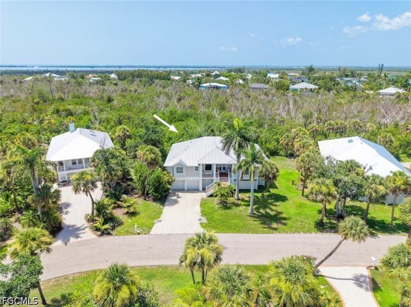3 bedroom SingleFamilyResidence at 1858 Farm Trl, Island Woods, Sanibel — photo 3