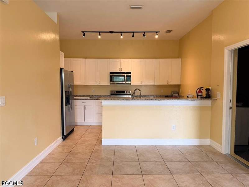 6 bedroom Attached at 4434 - 4436 29th St SW, Lehigh Acres, Lehigh Acres — photo 4