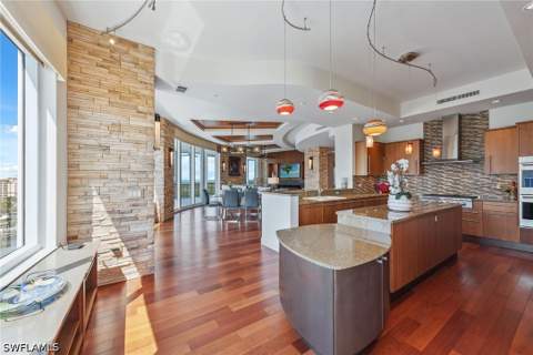 13675 Vanderbilt Dr 1105, Naples FL - photo 6 of 27