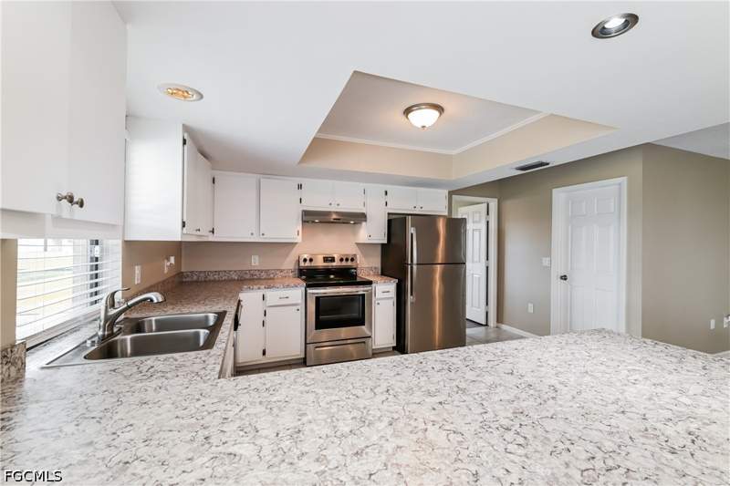 3 bedroom SingleFamilyResidence at 3411 SW 6th Pl, Cape Coral, Cape Coral — photo 4