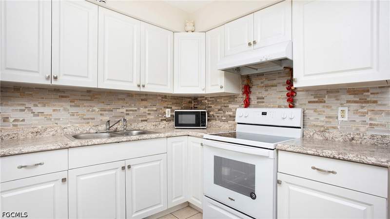 3 bedroom SingleFamilyResidence at 515 York Rd, Lehigh Acres, Lehigh Acres — photo 3