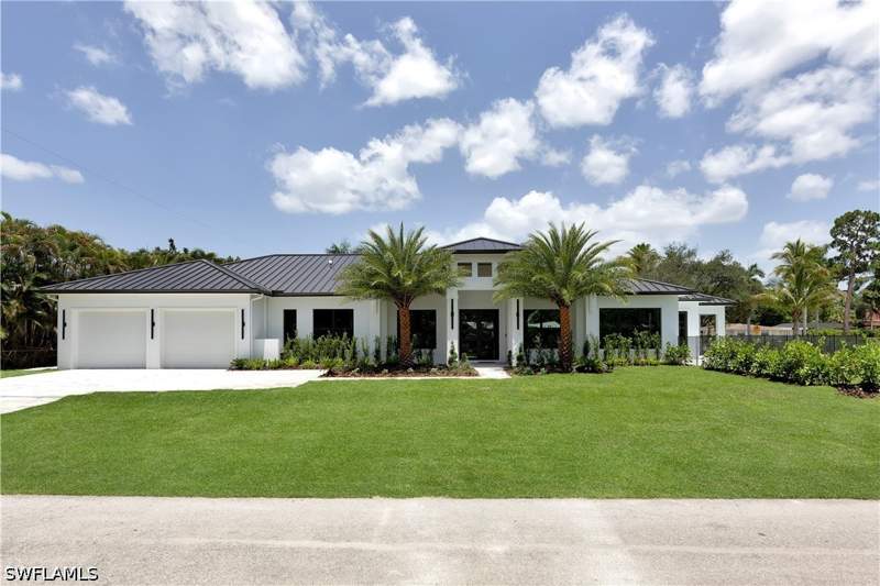 4 bedroom SingleFamilyResidence at 2200 11th St N, Sun Terrace, Naples — photo 2