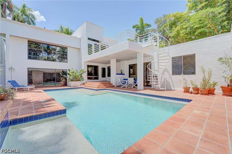 4 bedroom SingleFamilyResidence at 1215 Caloosa Dr, Riverside, Fort Myers — photo 1
