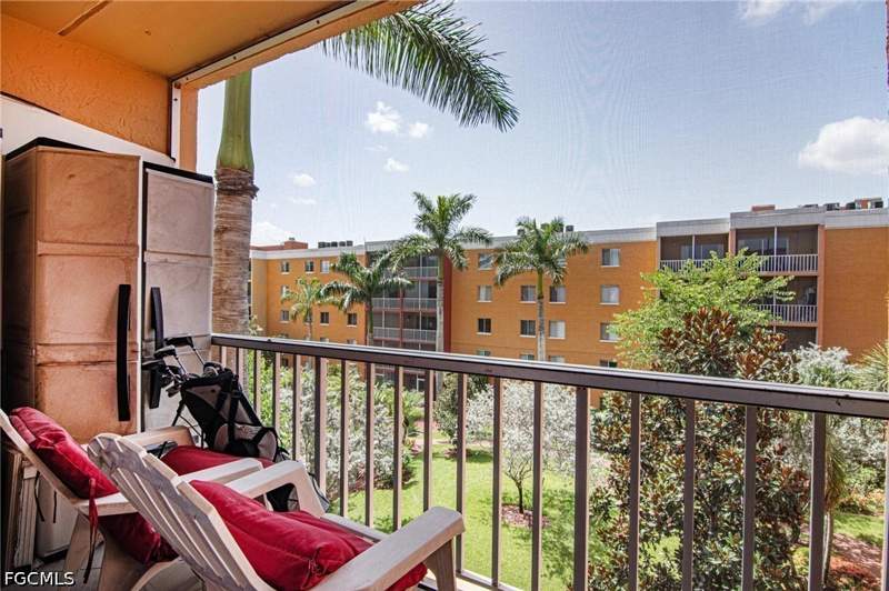2 bedroom Condominium at 2366 E Mall Dr 414, Towers Condo, Fort Myers — photo 3