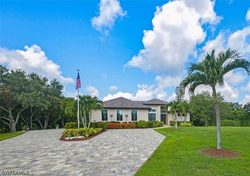 3 bedroom SingleFamilyResidence at 21156 See See St, Orangewood Park, Estero — photo 2