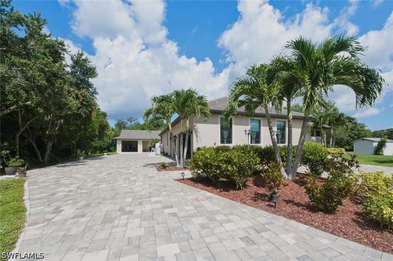 3 bedroom SingleFamilyResidence at 21156 See See St, Orangewood Park, Estero — photo 3