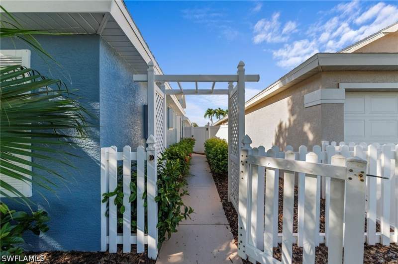 2 bedroom SingleFamilyResidence at 14932 Sterling Oaks Dr, Wildcat Cove, Naples — photo 5