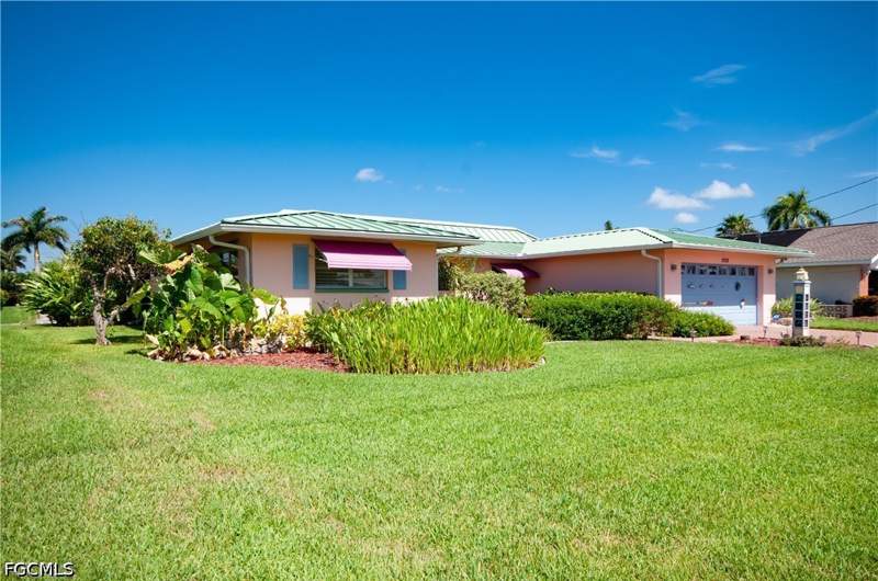 3 bedroom SingleFamilyResidence at 3332 SE 19th Ave, Cape Coral, Cape Coral — photo 2