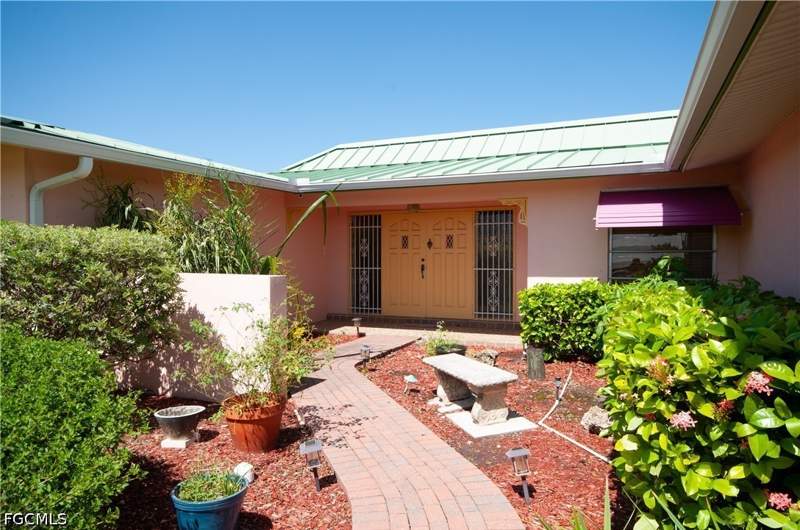 3 bedroom SingleFamilyResidence at 3332 SE 19th Ave, Cape Coral, Cape Coral — photo 4