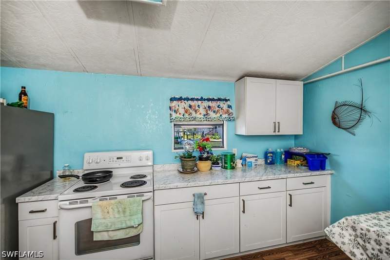 2 bedroom SingleFamilyResidence at 3965 Phoenix Dr, Trailerhaven, St James City — photo 3