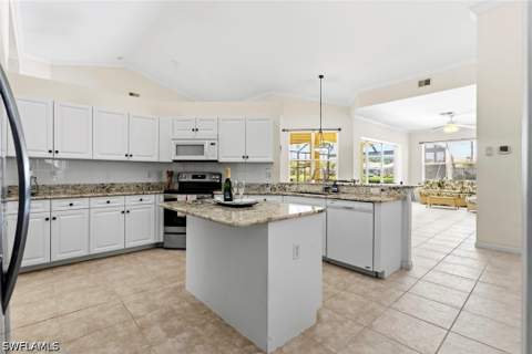 7538 Citrus Hill Ln, Naples FL - photo 11 of 48