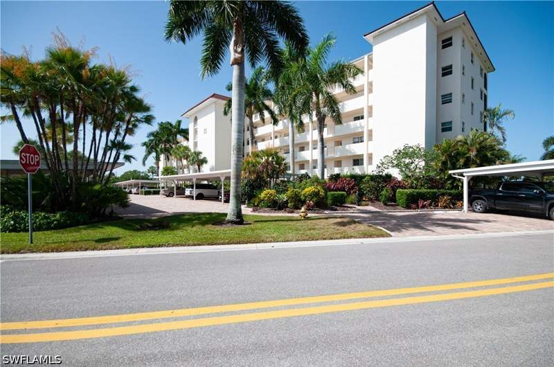 2 bedroom Condominium at 21 High Point Cir E 305, High Point Country Club, Naples — photo 5