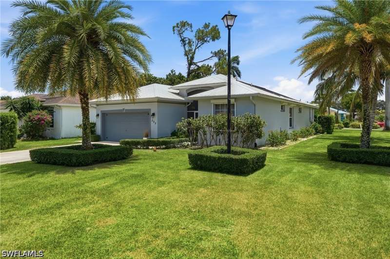2 bedroom SingleFamilyResidence at 295 Stanhope Cir, Maplewood, Naples — photo 3