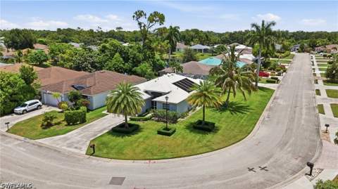 295 Stanhope Cir, Naples FL - photo 6 of 49