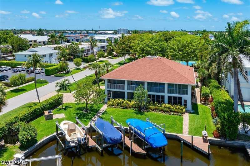 2 bedroom Condominium at 1435 Blue Point Ave 1435, Oyster Bay Manor, Naples — photo 1