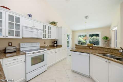 2232 Piccadilly Ct, Naples FL - photo 10 of 39
