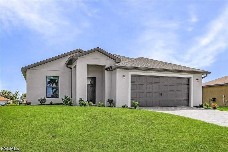 4 bedroom SingleFamilyResidence at 252 Lunette St, Mirror Lakes, Fort Myers — photo 2