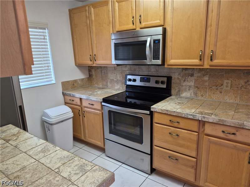 2 bedroom Condominium at 830 SW 48th Ter 3, Kimberly Bay Condo, Cape Coral — photo 3