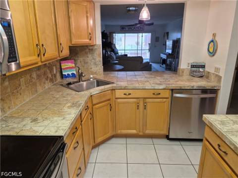830 SW 48th Ter 3, Cape Coral FL - photo 6 of 30