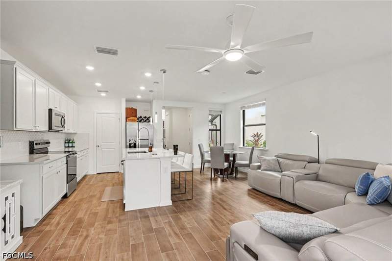3 bedroom Townhouse at 27837 Solis Grande Dr, Solis Grande, Bonita Springs — photo 3
