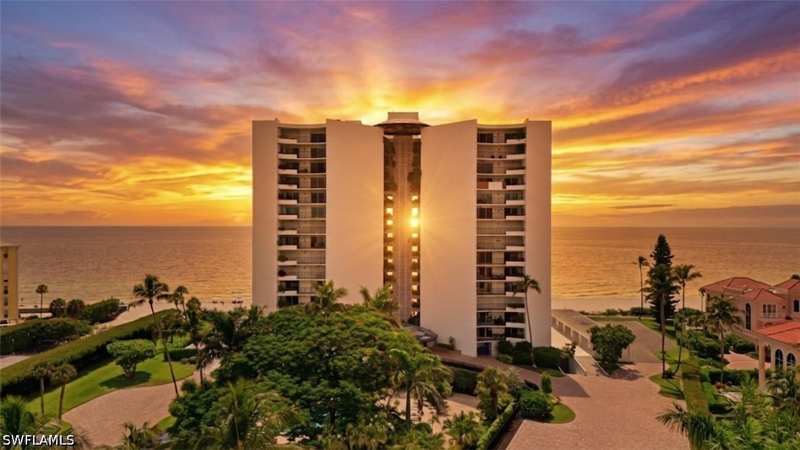 2 bedroom Condominium at 3951 Gulf Shore Blvd N 700, Horizon House, Naples — photo 1