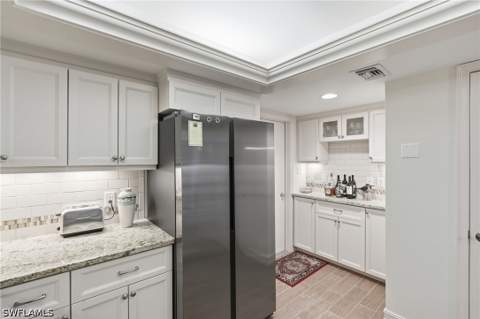 3951 Gulf Shore Blvd N 700, Naples FL - photo 10 of 33