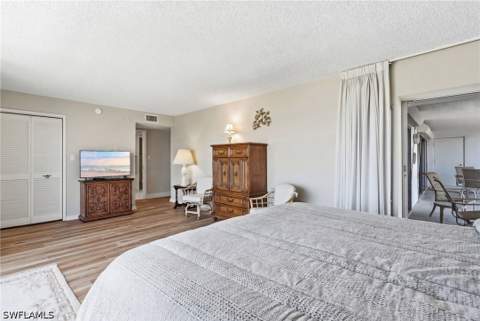 3951 Gulf Shore Blvd N 700, Naples FL - photo 14 of 33